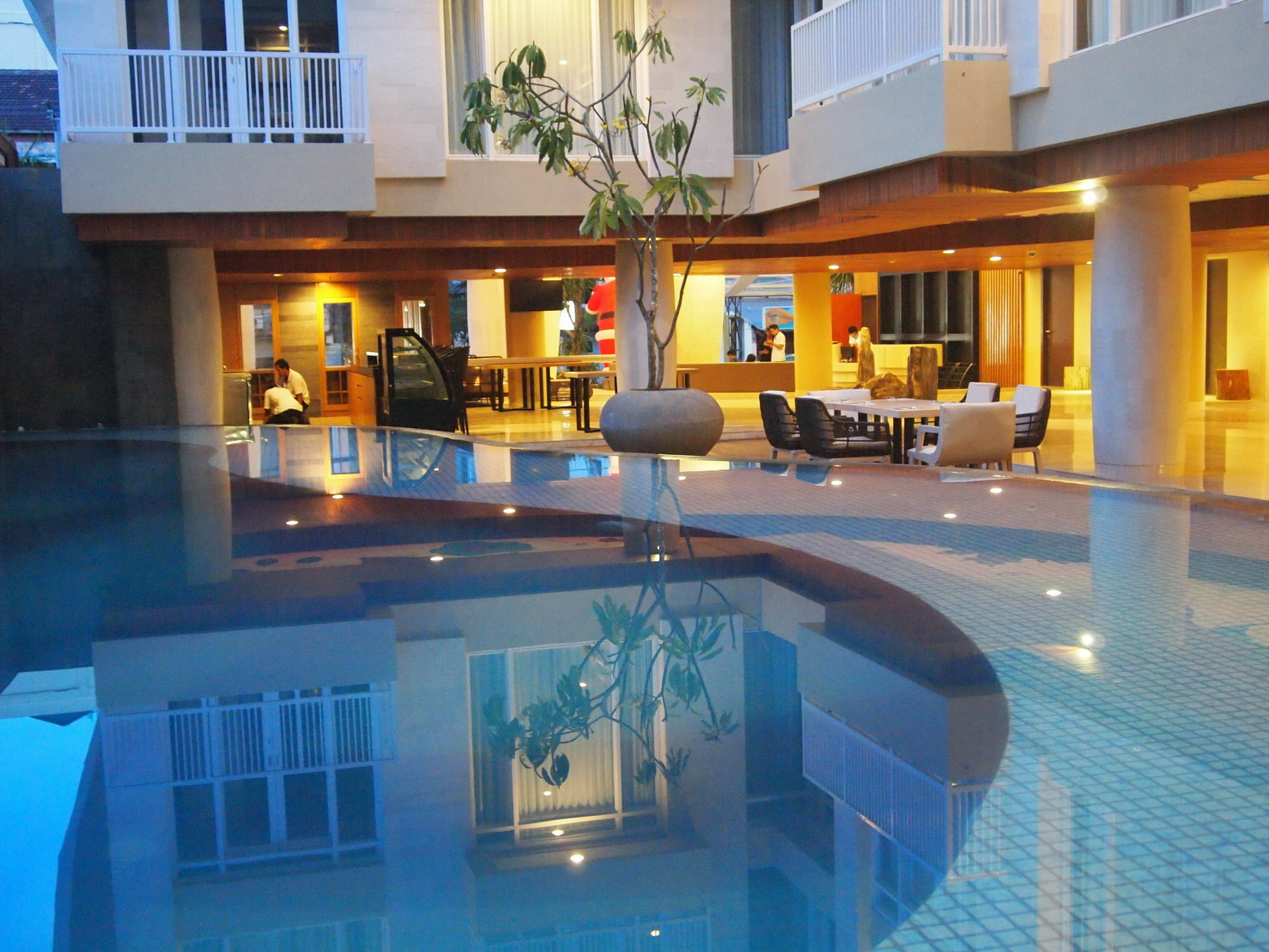 Hotel Bedrock Kuta 4*
