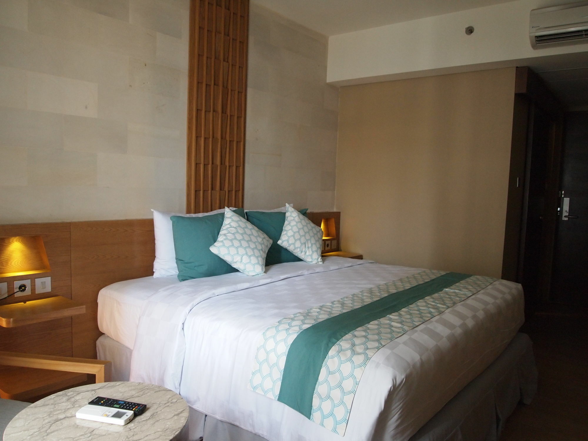 Hotel Bedrock Kuta 4*